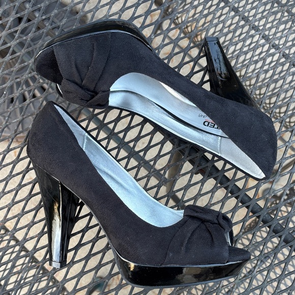 NWT Faux Suede Patent Leather Black Peep-Toe Platform Heels - Picture 17 of 17